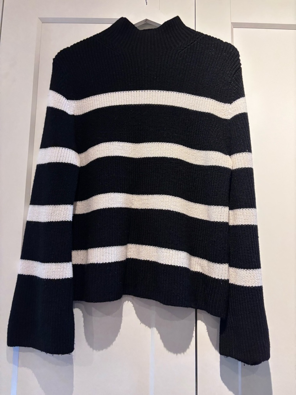 Banana Republic Black and White Striped mock neck  Sweater merino blend s.M